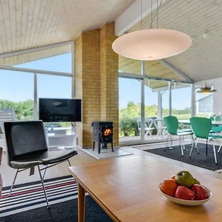 Two-bedroom In Vakantiehuis Broager