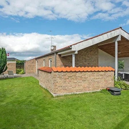 Stunning Home In Broager With Wifi *