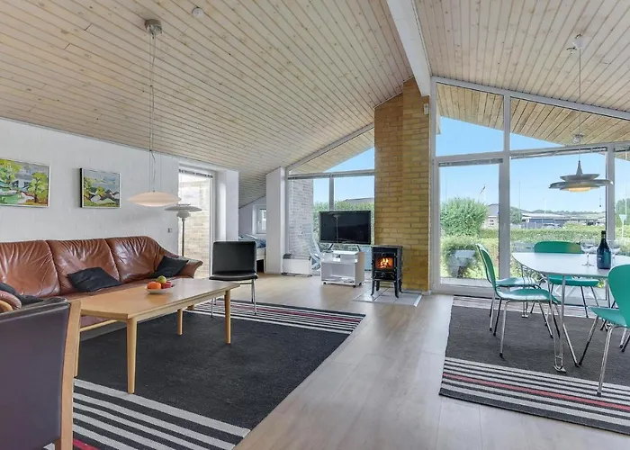 Two-bedroom In 度假居 *
